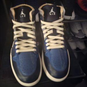 Jordan 1 mid se reverse obsidian